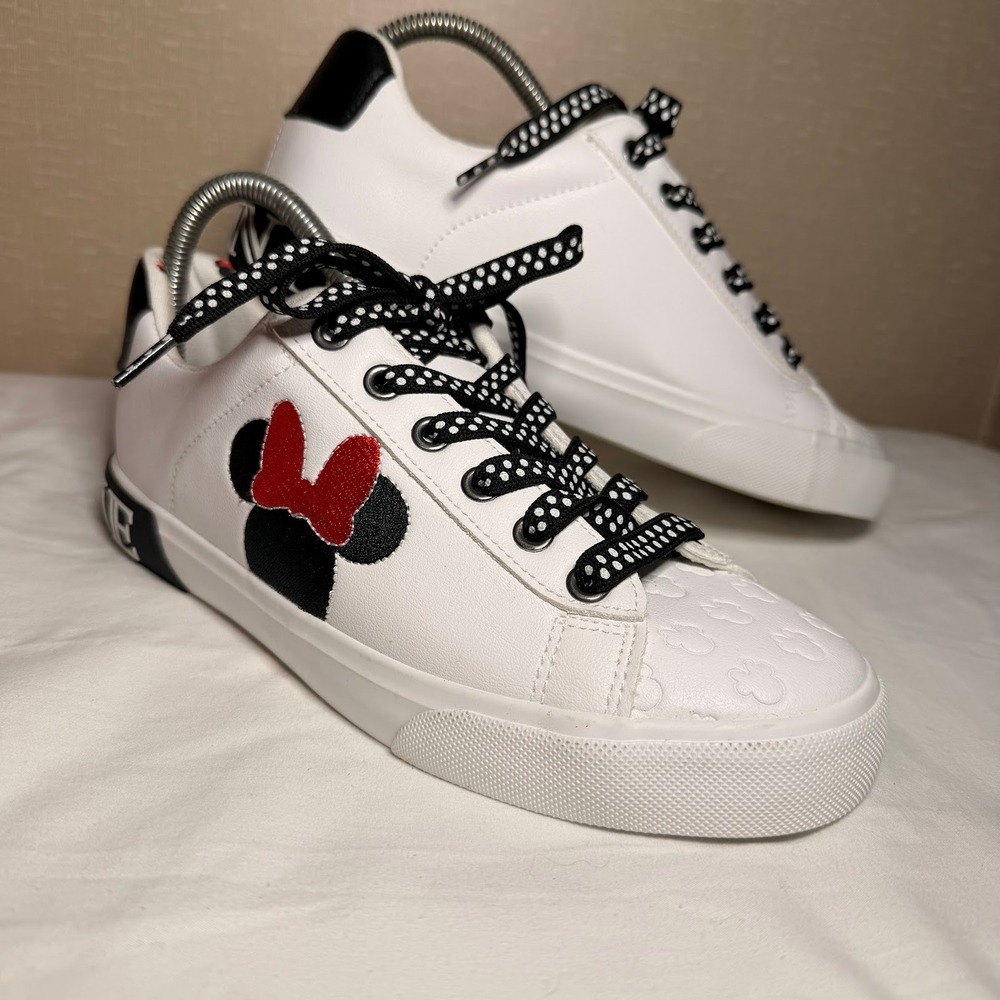Disney Minnie Mouse White Low Top Sneakers Polka Dot Laces Womens 6